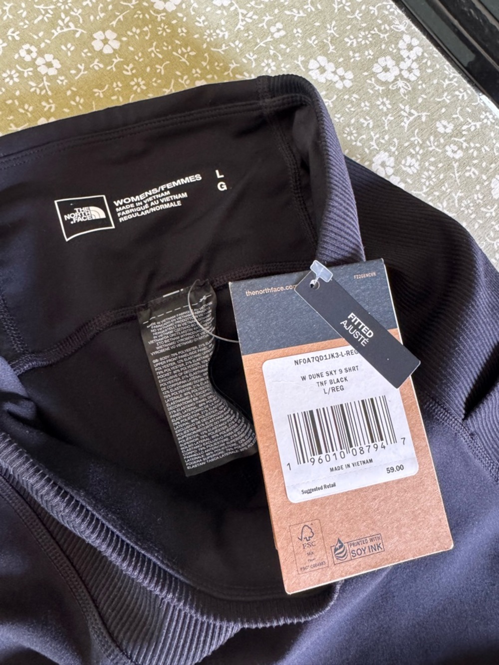 The North Face Women's Dune Sky 9" Tights Shorts NWT - Picture 4 of 6